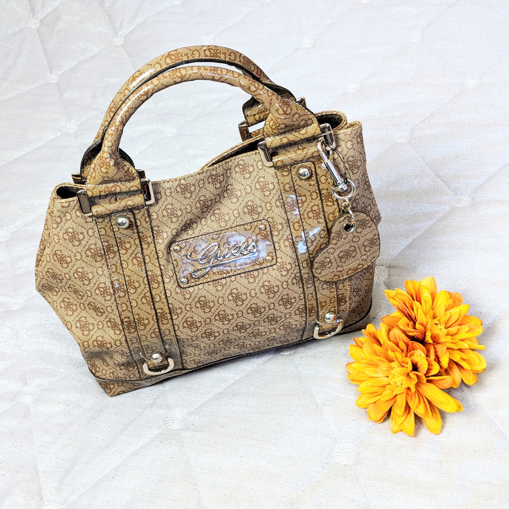 🆕 GUESS Signature Shoulder Bag - SOLD